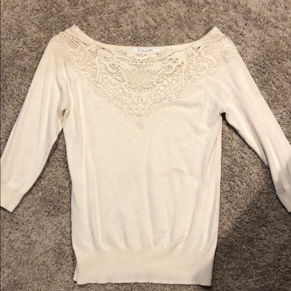 3/4 sleeve sweater with lace detailing